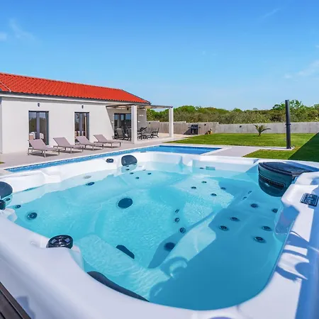 Awesome In With Jacuzzi