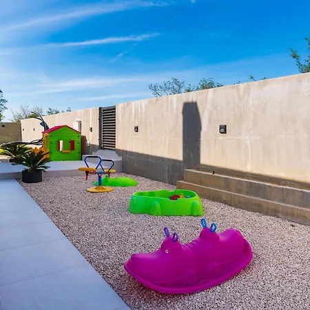 Awesome In With Jacuzzi Holiday home *