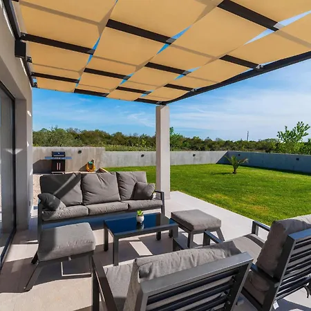 Awesome In With Jacuzzi Holiday home